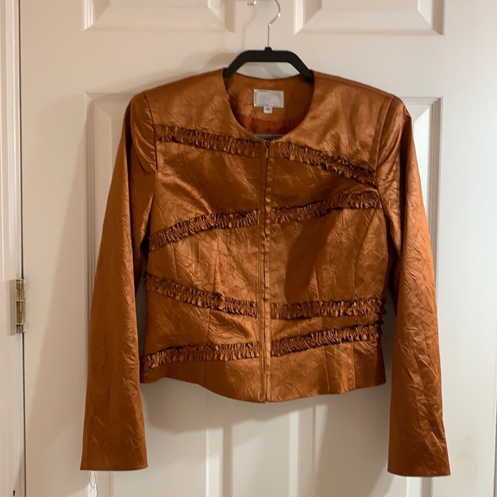 Long sleeve zipper jacket.